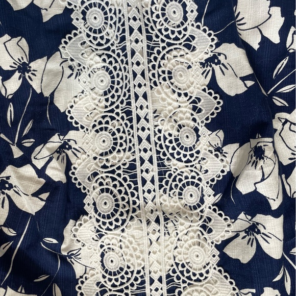 NWT-Eliza J-Navy and White Floral Shift Dress - Picture 2 of 5